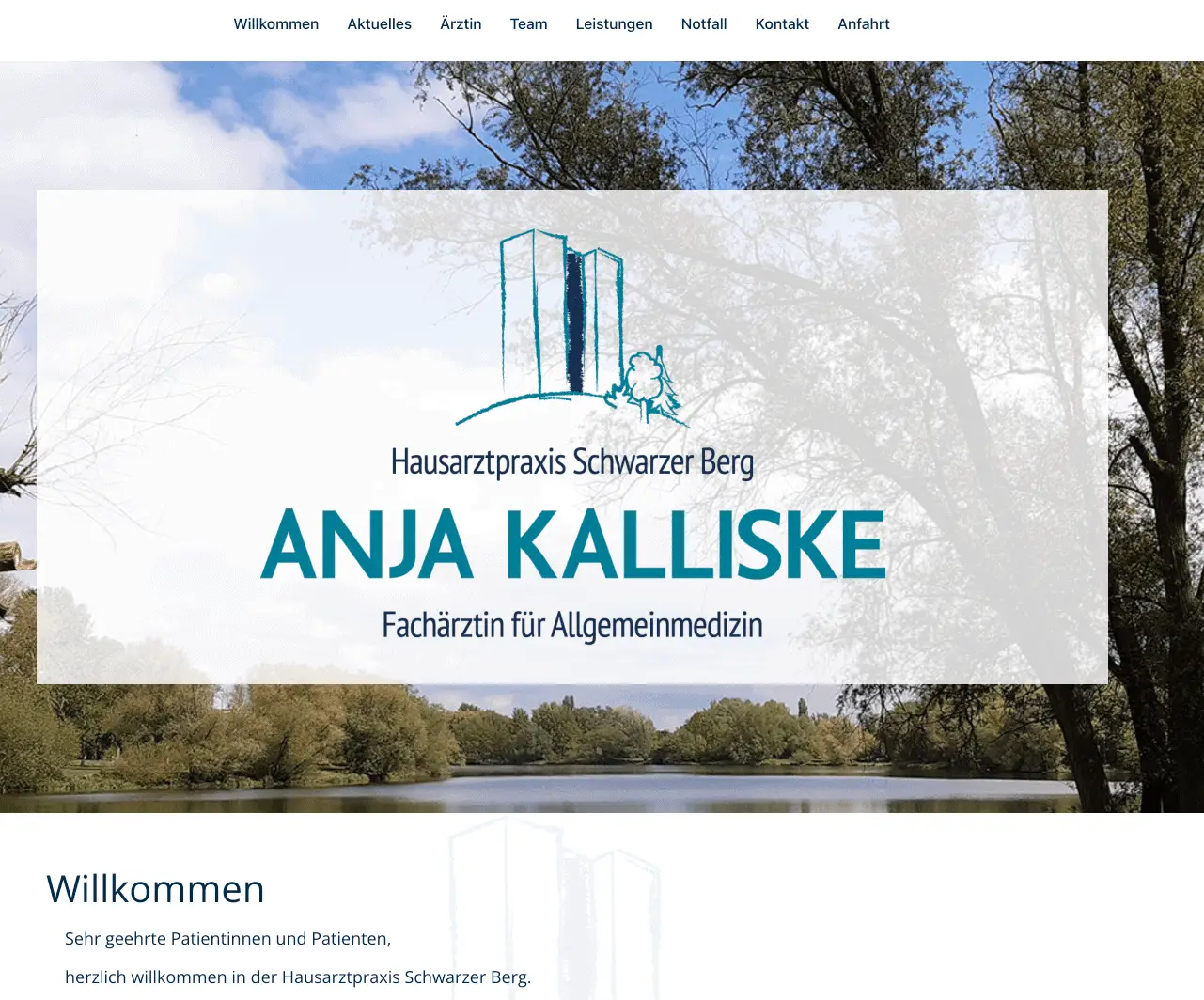 Modernes Design für Hausarztpraxis Schwarz.